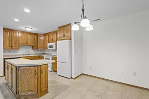 1600 Rustic Oaks Ct, Green Bay, WI 54301 - Photo 7