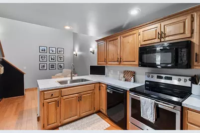 2571 Telluride Trail, Green Bay, WI 54313 - Photo 5