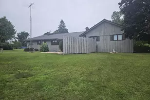 331 Orchard Cir, Gillett, WI 54124 - Photo 5