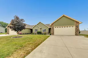 2206 Blue Stem Ln, De Pere, WI 54115 - Photo 3