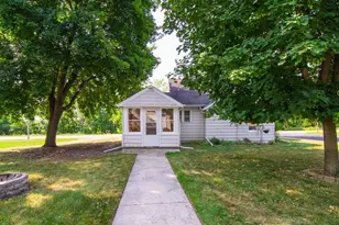 190 Mill St, Iola, WI 54945 - Photo 3