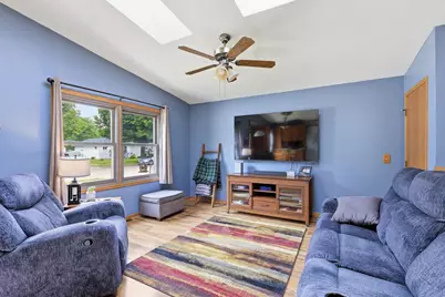 217 E Mitchell Avenue, Appleton, WI 54915 - Photo 3