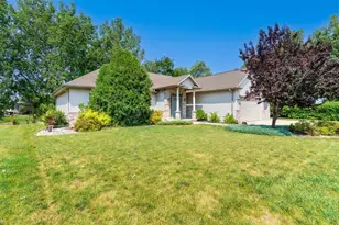 1337 Brooks Ln, Oshkosh, WI 54904 - Photo 3