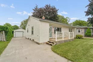 1616 Jefferson St, Oshkosh, WI 54901 - Photo 1