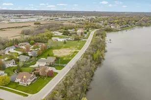 2228 Lost Dauphin Rd, De Pere, WI 54115 - Photo 43