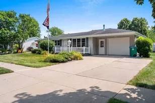 1015 Estes Dr, De Pere, WI 54114 - Photo 5