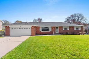 914 Rasmussen Pl, Green Bay, WI 54304 - Photo 3