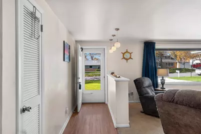 914 Rasmussen Place, Green Bay, WI 54304 - Photo 5