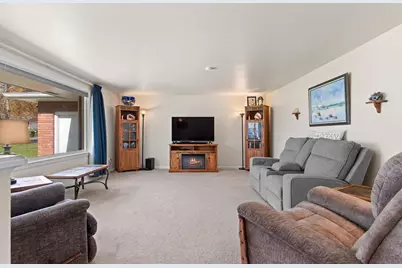 914 Rasmussen Place, Green Bay, WI 54304 - Photo 7
