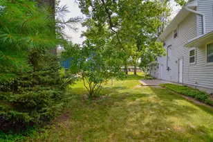 1439 Springdale Ln, Green Bay, WI 54304 - Photo 9