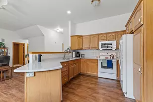 1513 Dickenson Ct, Neenah, WI 54956 - Photo 5