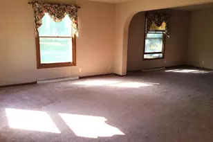 2410 Lina Ln, Green Bay, WI 54304 - Photo 11