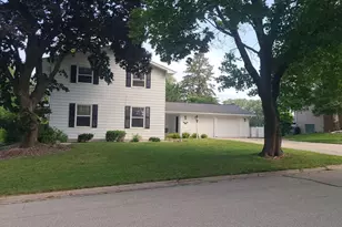 2410 Lina Ln, Green Bay, WI 54304 - Photo 3