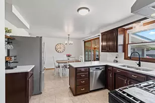 1109 Cameron St, Green Bay, WI 54304 - Photo 5