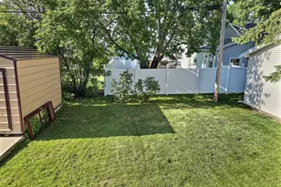 806 W 8th Ave, Oshkosh, WI 54902 - Photo 23