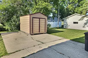 806 W 8th Ave, Oshkosh, WI 54902 - Photo 21
