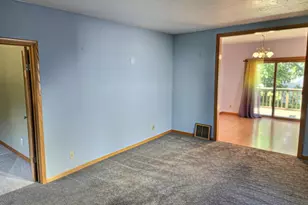 806 W 8th Ave, Oshkosh, WI 54902 - Photo 3