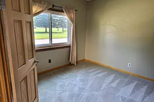 806 W 8th Ave, Oshkosh, WI 54902 - Photo 5