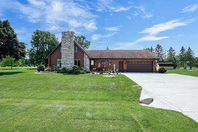 424 Van De Loo Street, Kaukauna, WI 54130 - Photo 3