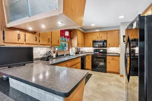 W6462 Lakeview Ct, Menasha, WI 54952 - Photo 3