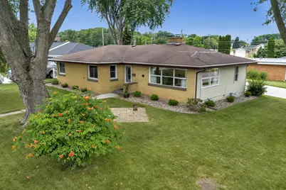 802 Ernst Drive, Green Bay, WI 54304 - Photo 1