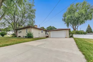 802 Ernst Dr, Green Bay, WI 54304 - Photo 3