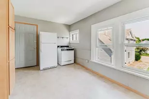 687 Central St, Oshkosh, WI 54901 - Photo 9