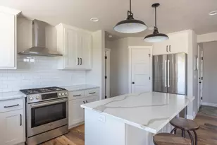 N9270 Laura St, Appleton, WI 54915 - Photo 9