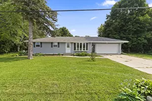3656 Humboldt Rd, Green Bay, WI 54311 - Photo 1