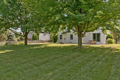 W5876 Blue Bonnet Drive, Appleton, WI 54915 - Photo 9