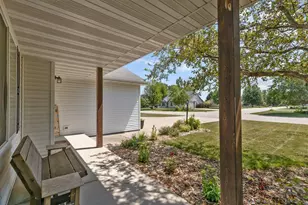 W5876 Blue Bonnet Dr, Appleton, WI 54915 - Photo 5