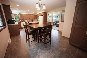 208 W Highland Dr, Oconto Falls, WI 54154 - Photo 3