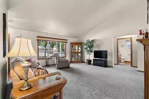 3487 Chatsworth Dr, Green Bay, WI 54313 - Photo 5