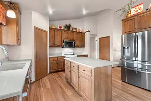3487 Chatsworth Dr, Green Bay, WI 54313 - Photo 9