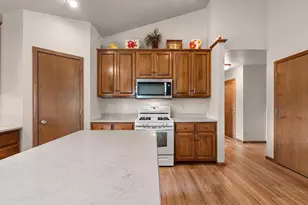 3487 Chatsworth Dr, Green Bay, WI 54313 - Photo 13
