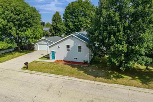 215 7th St, Oconto, WI 54153 - Photo 3