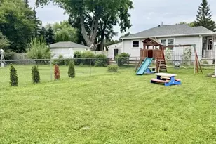 1402 W Murdock Ave, Oshkosh, WI 54901 - Photo 23