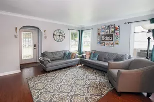 1402 W Murdock Ave, Oshkosh, WI 54901 - Photo 7