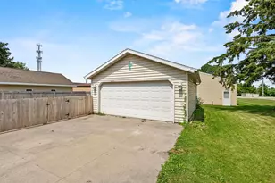 1019 Desnoyer St, Kaukauna, WI 54130 - Photo 29