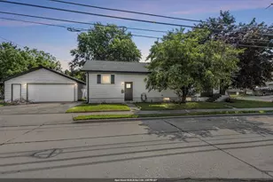 1222 Knapp St, Oshkosh, WI 54902 - Photo 1