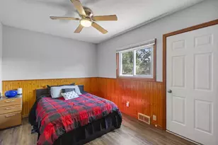 1222 Knapp St, Oshkosh, WI 54902 - Photo 9