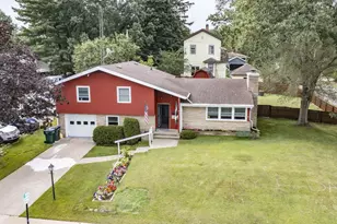 119 W Badger St, Waupaca, WI 54981 - Photo 3