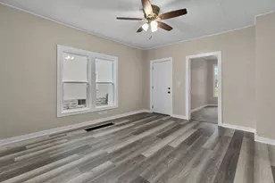 1025 School Ave, Oshkosh, WI 54901 - Photo 7