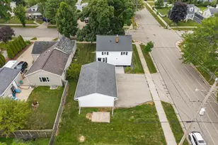 402 E Harding Dr, Appleton, WI 54915 - Photo 9