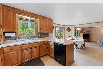 3008 Brighton Place, Green Bay, WI 54311 - Photo 9