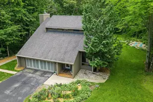 4430 Country Aire Ct, Hobart, WI 54155 - Photo 3