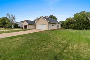 1087 Stillmeadow Ln, Menasha, WI 54952 - Photo 53
