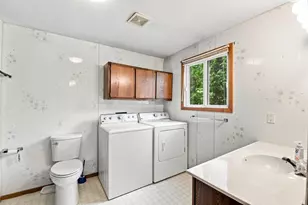 2380 Riverview Dr, Green Bay, WI 54313 - Photo 11