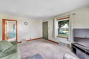 1947 Farlin Ave, Green Bay, WI 54302 - Photo 3