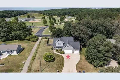 820 Woodland Circle, Waupaca, WI 54981 - Photo 3